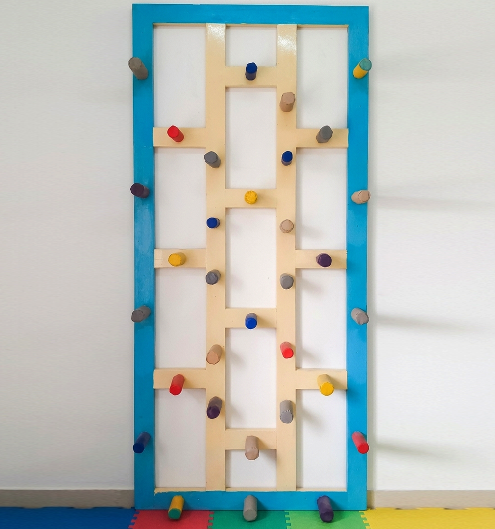 Hand Peg Climber