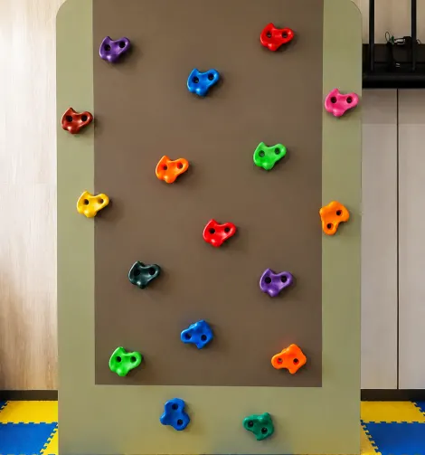 Non Interactive Wooden Climbing Wall Standard 
